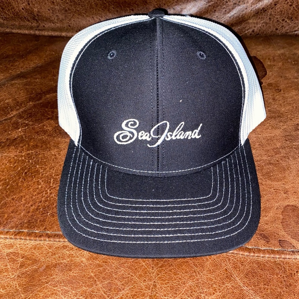 Sea Island trucker hat never worn SnapBack Richardson